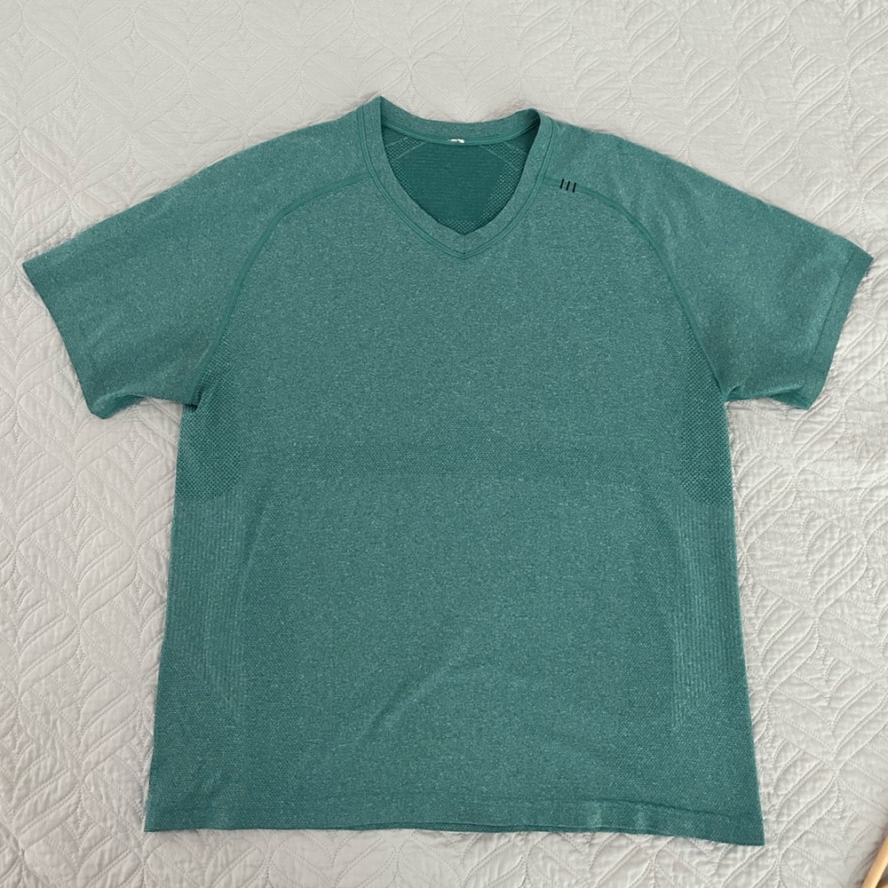 Lululemon metal vent tech short sleeve T Shirt